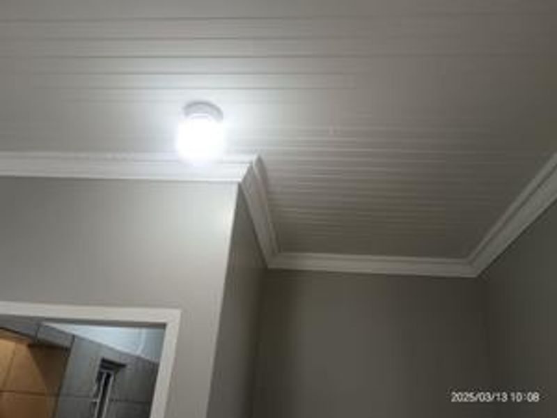 **Charming 1 Bedroom Home Available IMEDIATELY in a Shared Yard** - Photo 10