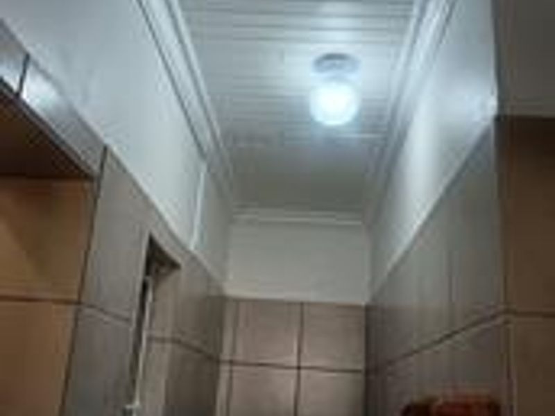 **Charming 1 Bedroom Home Available IMEDIATELY in a Shared Yard** - Photo 7