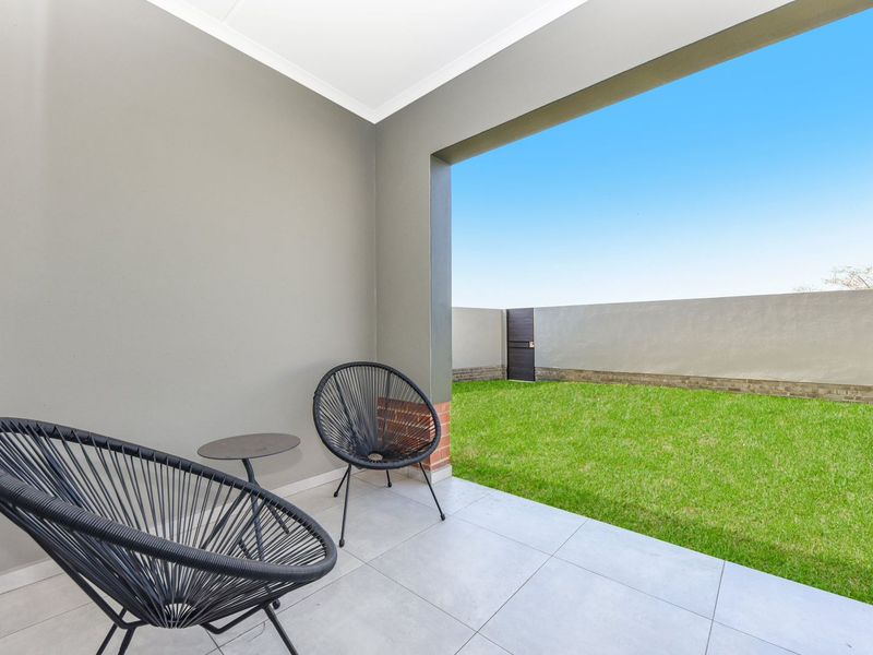 Modern Living at Its Best! - Photo 9