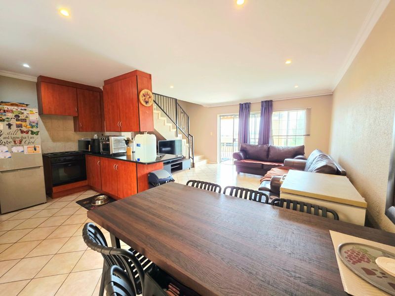 Beautiful 2 Bedroom Duplex For Sale in La Montagne - Photo 4