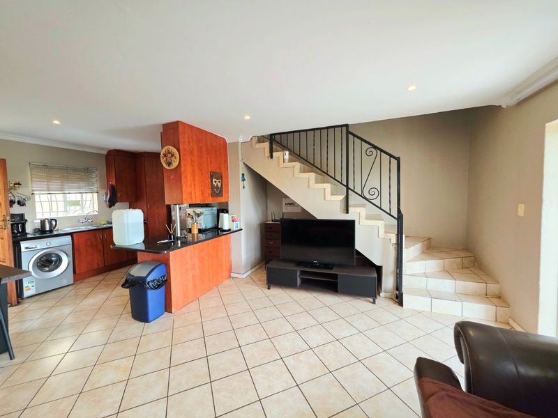 Beautiful 2 Bedroom Duplex For Sale in La Montagne - Photo 8