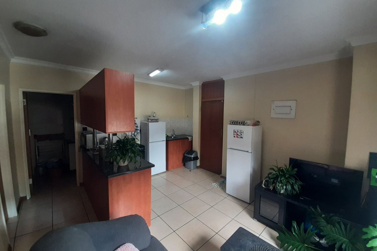 2 Bedroom Student Apartment For Sale in Hatfield - Photo 3