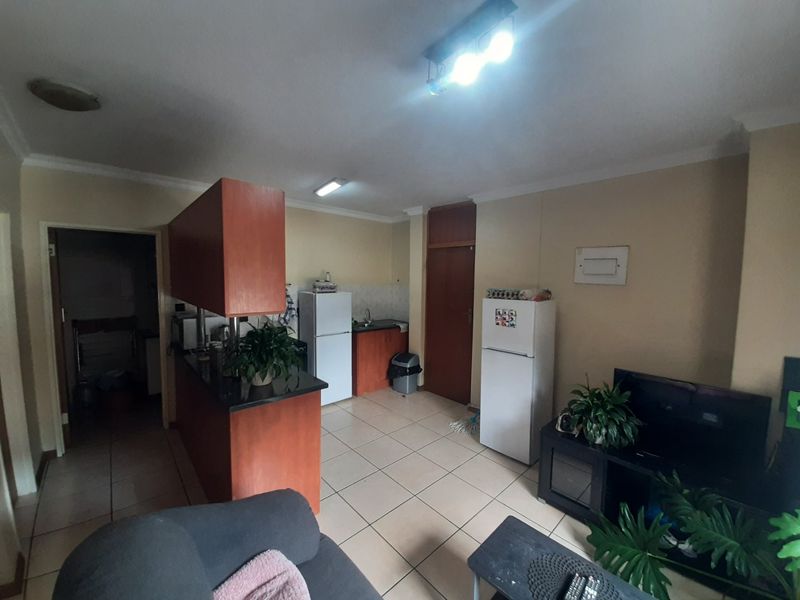 2 Bedroom Student Apartment For Sale in Hatfield - Photo 3