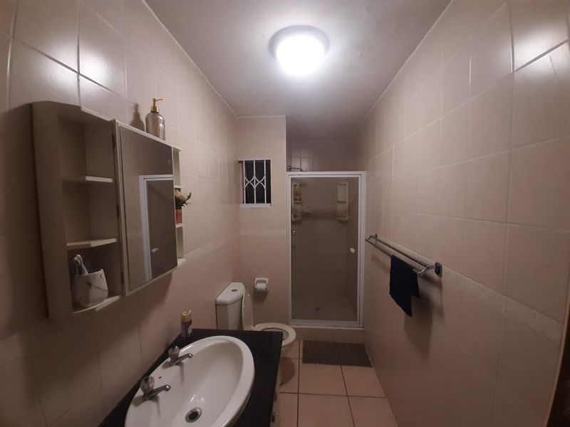 2 Bedroom Student Apartment For Sale in Hatfield - Photo 10