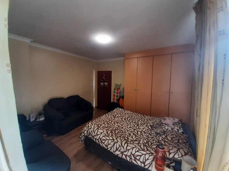2 Bedroom Student Apartment For Sale in Hatfield - Photo 9