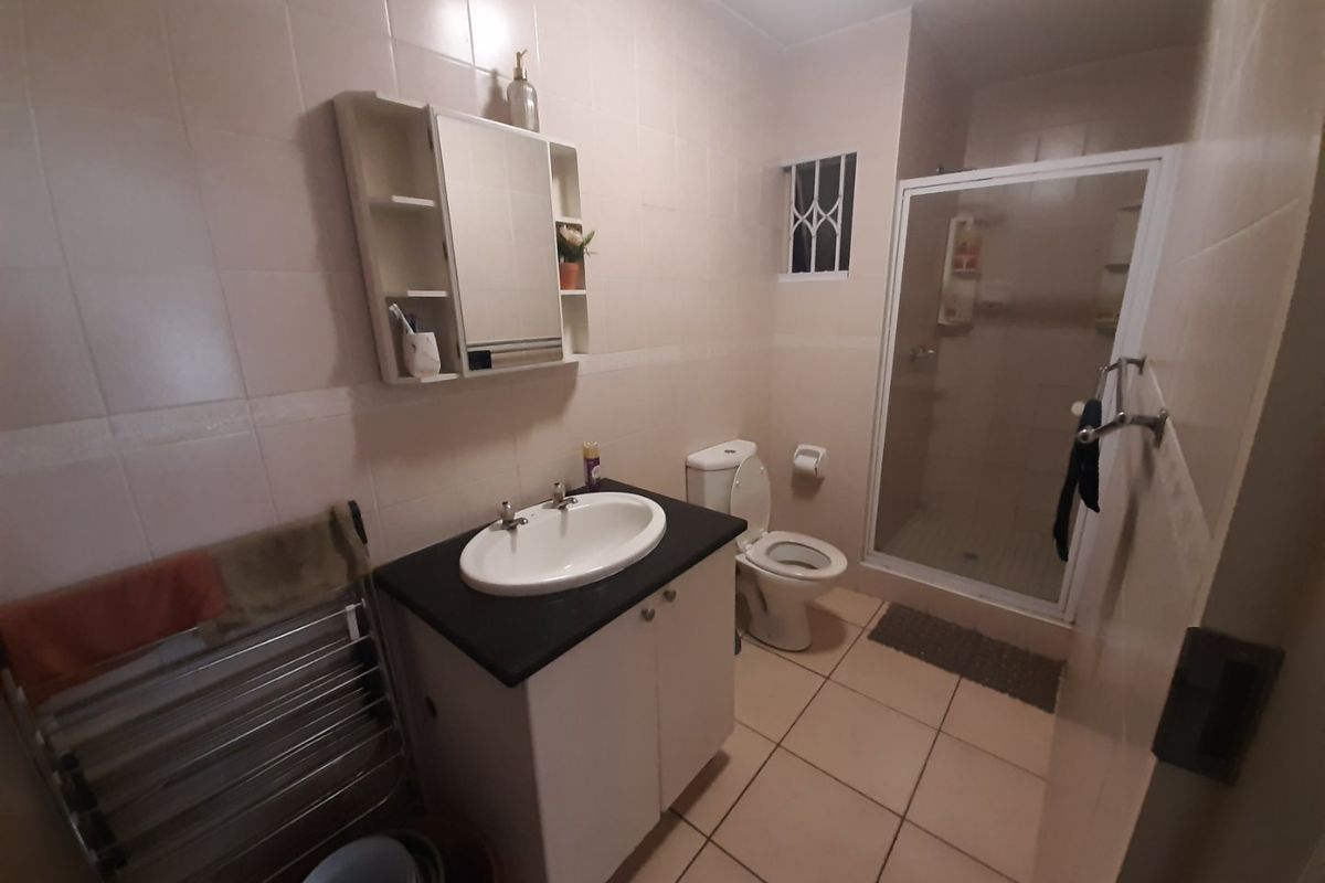 2 Bedroom Student Apartment For Sale in Hatfield - Photo 5