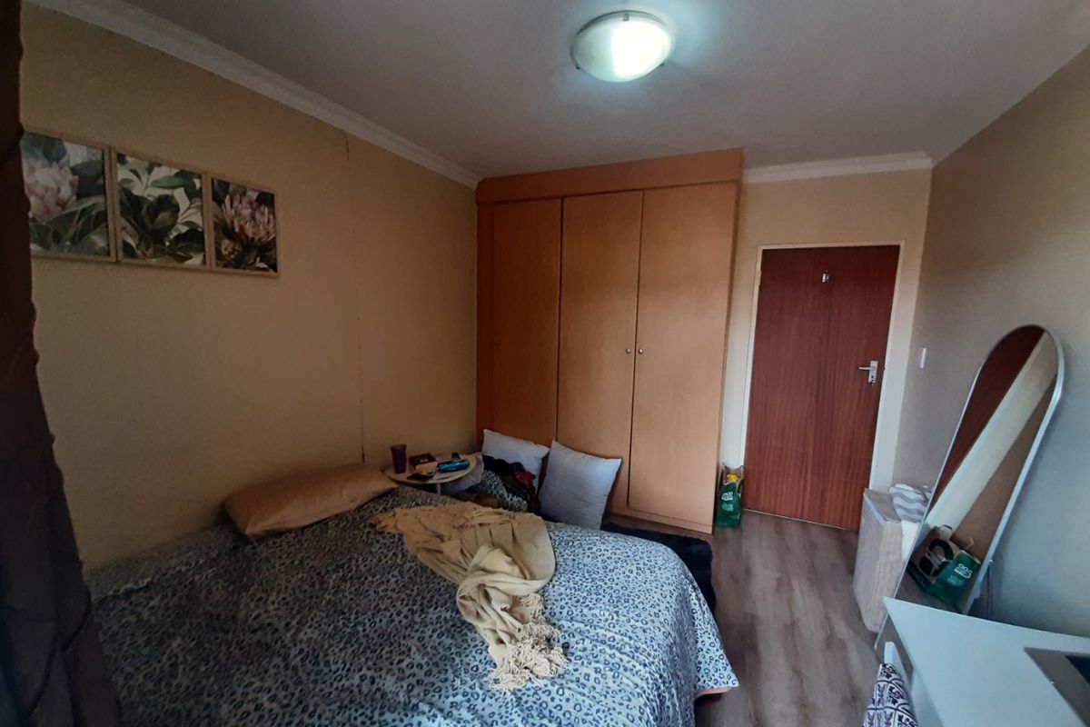2 Bedroom Student Apartment For Sale in Hatfield - Photo 4