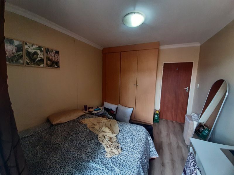 2 Bedroom Student Apartment For Sale in Hatfield - Photo 4