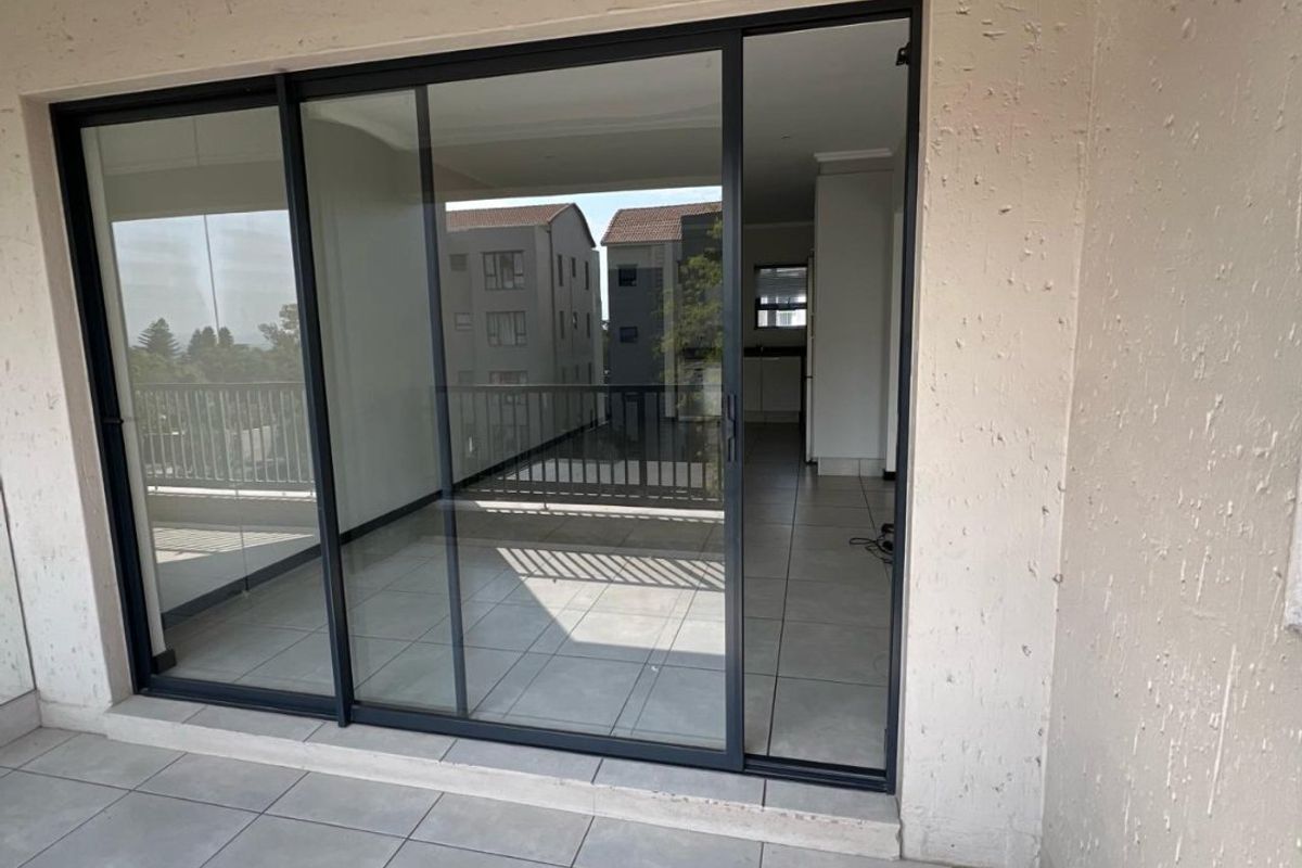 2 Bed Corner Unit | Bosch Appliances | Walk to Leaping Frog - Photo 4