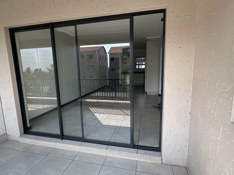 2 Bed Corner Unit | Bosch Appliances | Walk to Leaping Frog - Photo 4