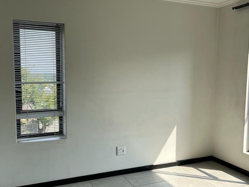 2 Bed Corner Unit | Bosch Appliances | Walk to Leaping Frog - Photo 7