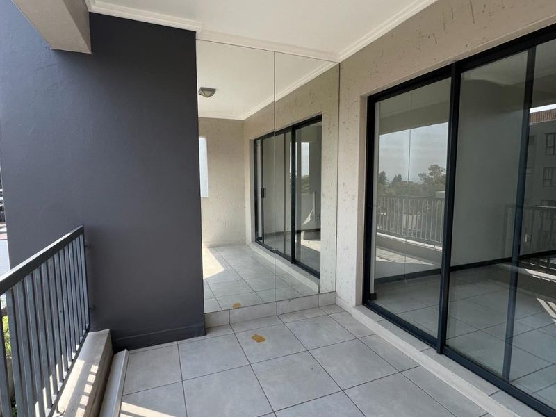 2 Bed Corner Unit | Bosch Appliances | Walk to Leaping Frog - Photo 3