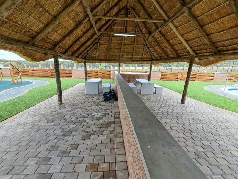 TWO BEDROOMS AND TWO BATHROOMS - Photo 3