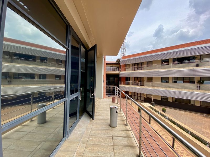 A-Grade Office Space To Let In Woodmead - Photo 5