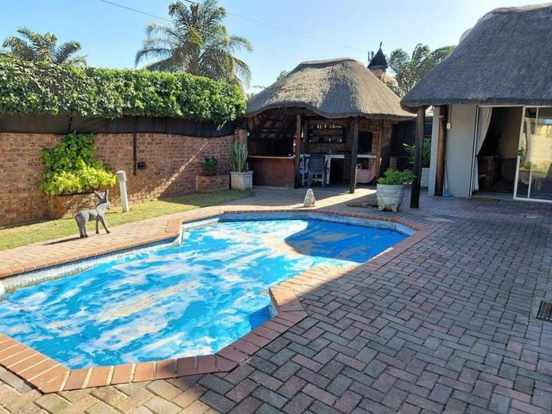 4 Bedroom House For Sale in Bothasrus - Photo 2