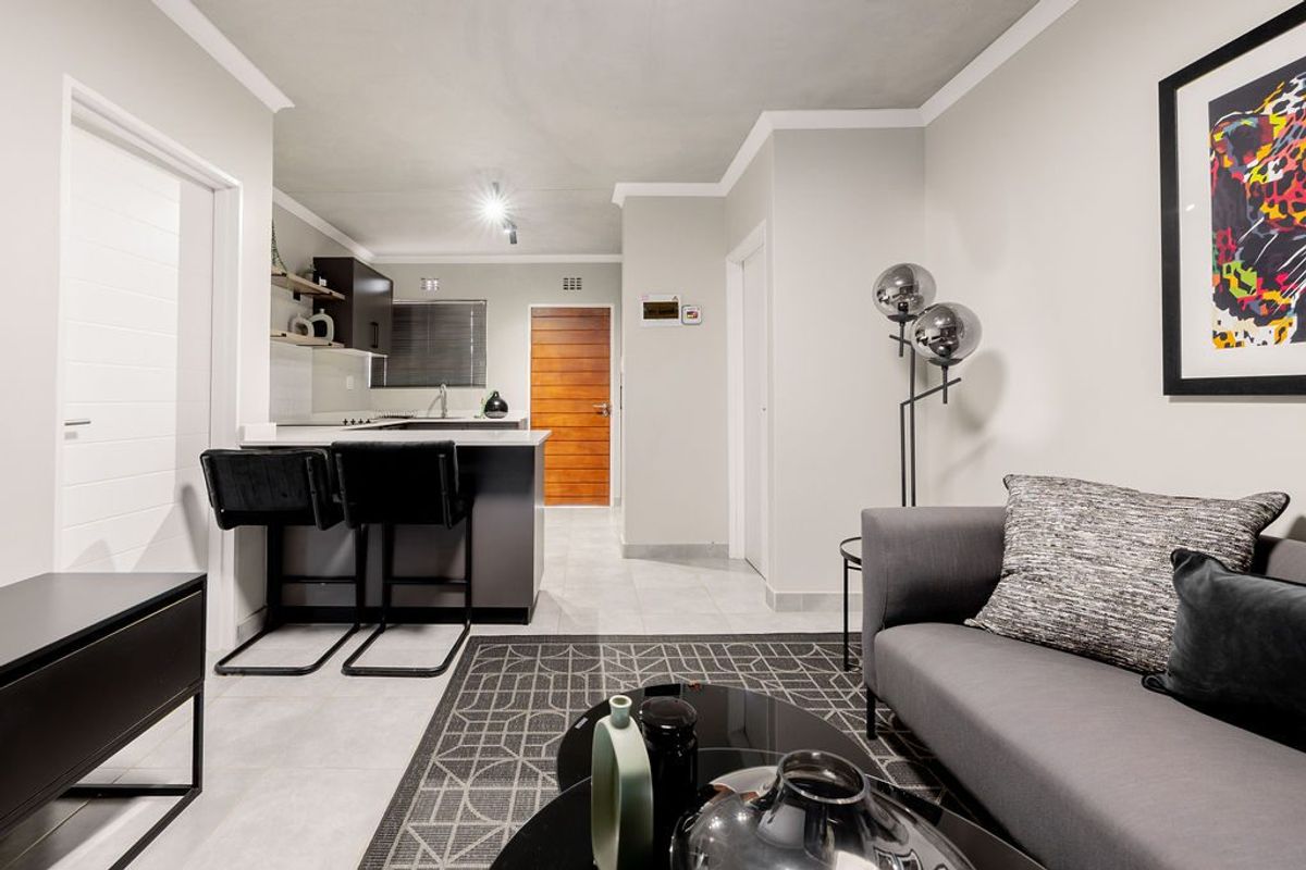 2 BEDROOM, 2 BATHROOM. BRAND NEW FROM DEVELOPER - Photo 2