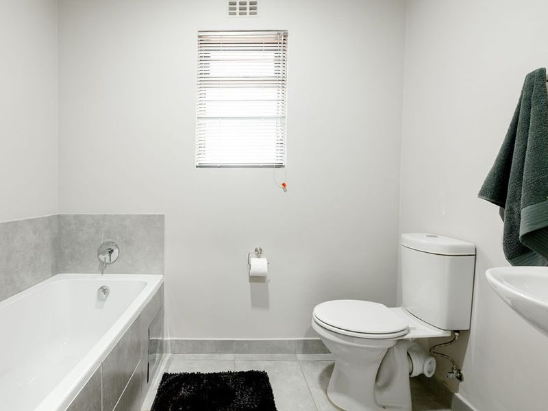 2 BEDROOM, 2 BATHROOM. BRAND NEW FROM DEVELOPER - Photo 4