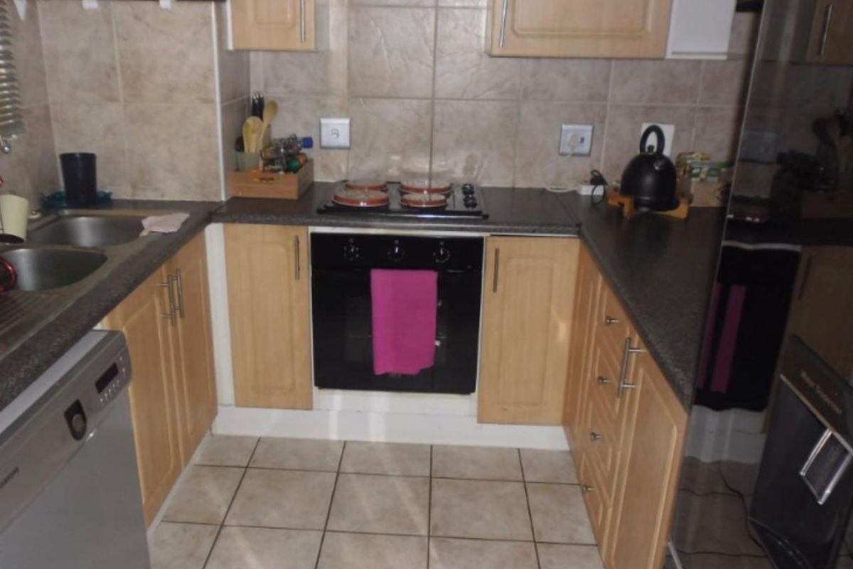 Charming 2-Bedroom Apartment in Die Hoewes, Centurion - Photo 2