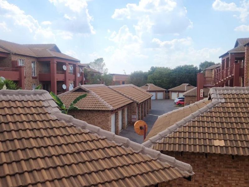 Charming 2-Bedroom Apartment in Die Hoewes, Centurion - Photo 8