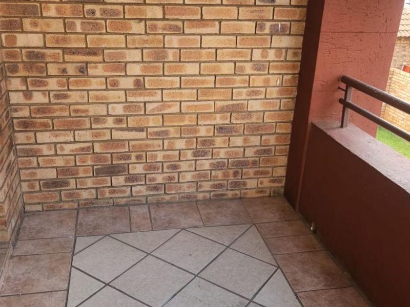 Charming 2-Bedroom Apartment in Die Hoewes, Centurion - Photo 7