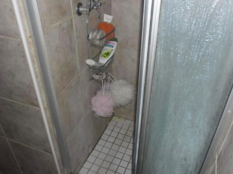 Charming 2-Bedroom Apartment in Die Hoewes, Centurion - Photo 3