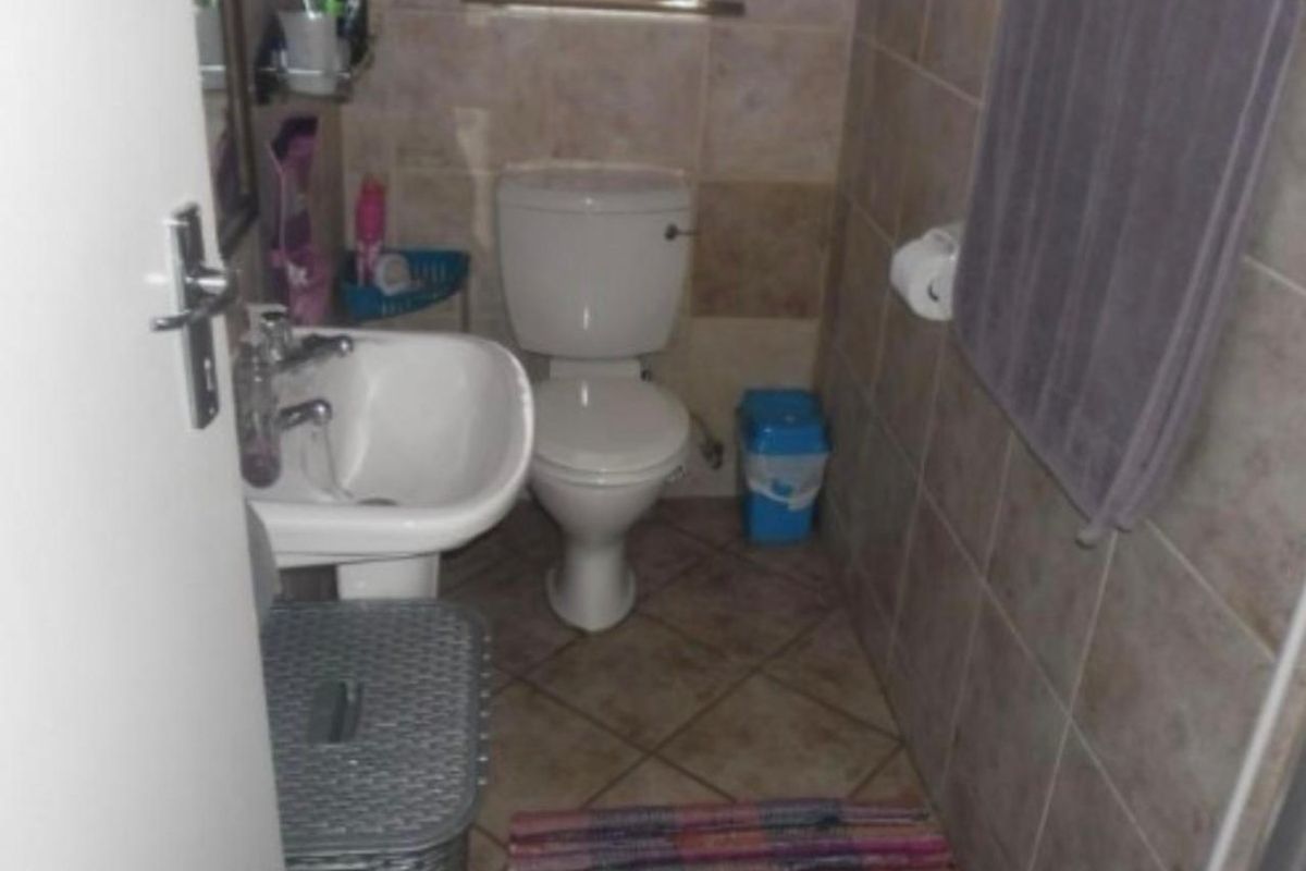 Charming 2-Bedroom Apartment in Die Hoewes, Centurion - Photo 4