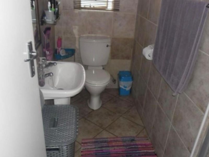 Charming 2-Bedroom Apartment in Die Hoewes, Centurion - Photo 4