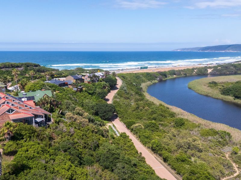 Modern Multi-Level Home in Sought-After Dumbleton Crescent, Wilderness - Photo 10