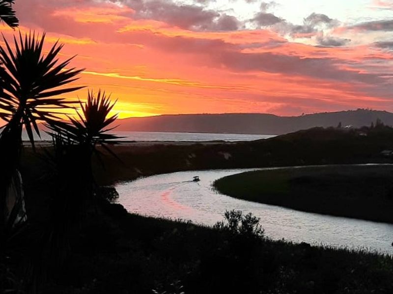 Modern Multi-Level Home in Sought-After Dumbleton Crescent, Wilderness - Photo 4