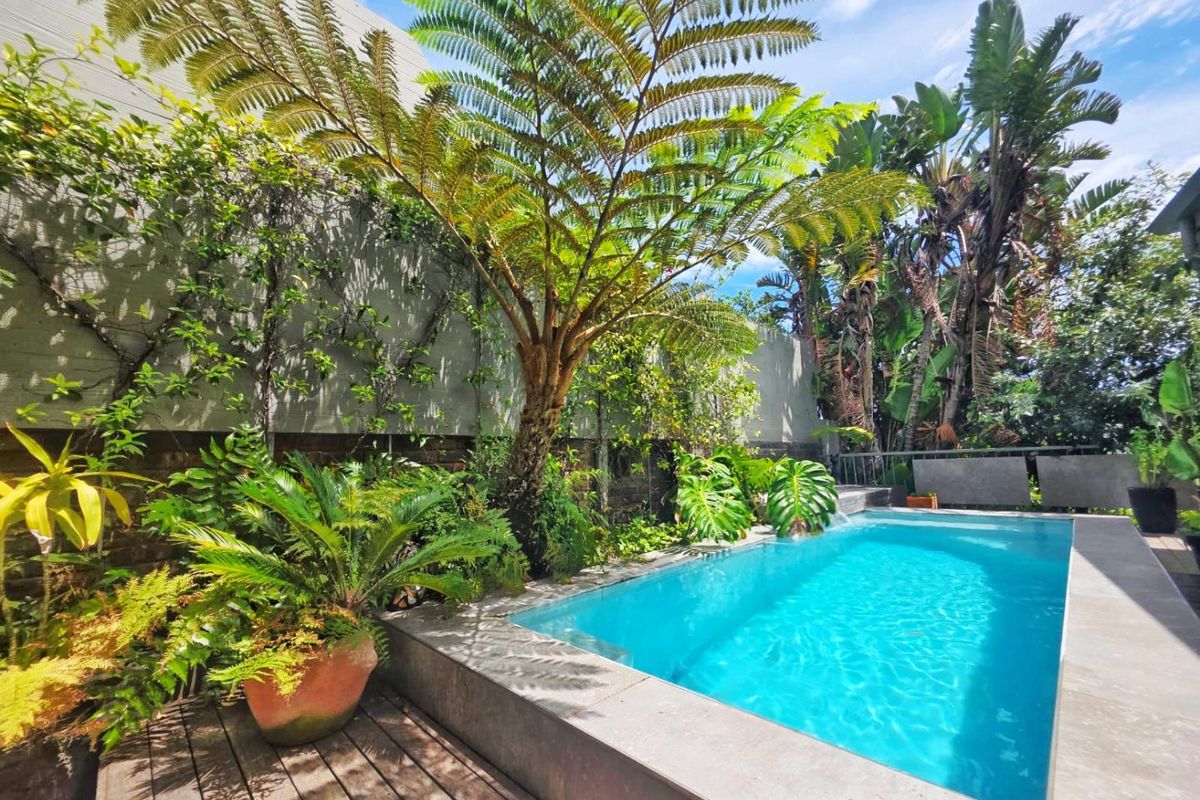 Modern Multi-Level Home in Sought-After Dumbleton Crescent, Wilderness - Photo 2