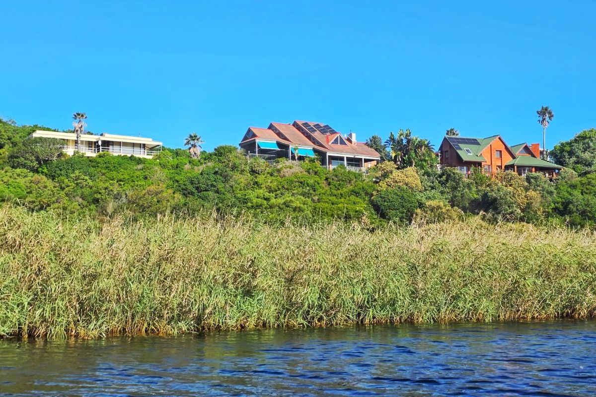 Modern Multi-Level Home in Sought-After Dumbleton Crescent, Wilderness - Photo 3