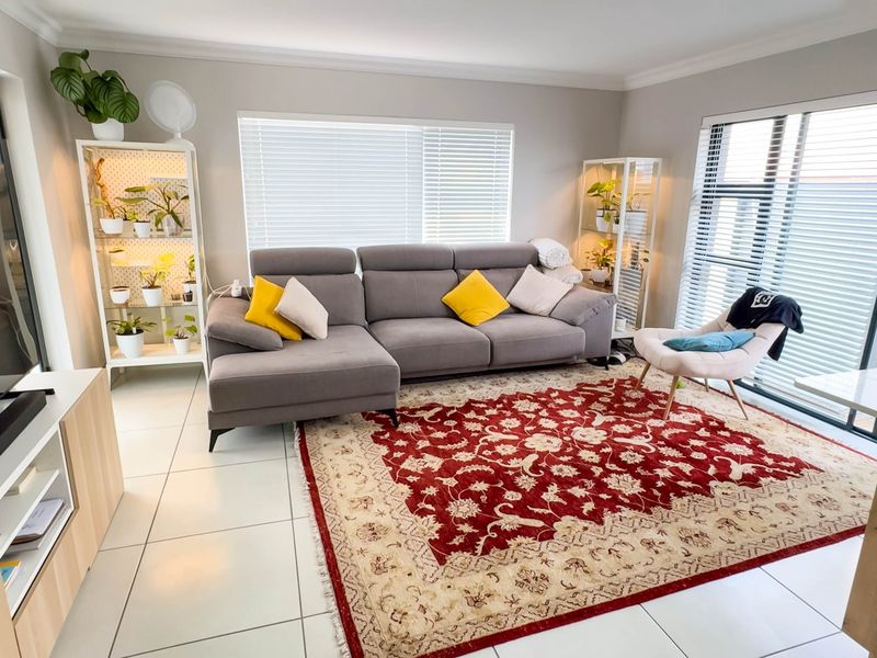 Beautiful Townhouse...  Modern Finishes... Very Popular Eco Estate !!! - Photo 5