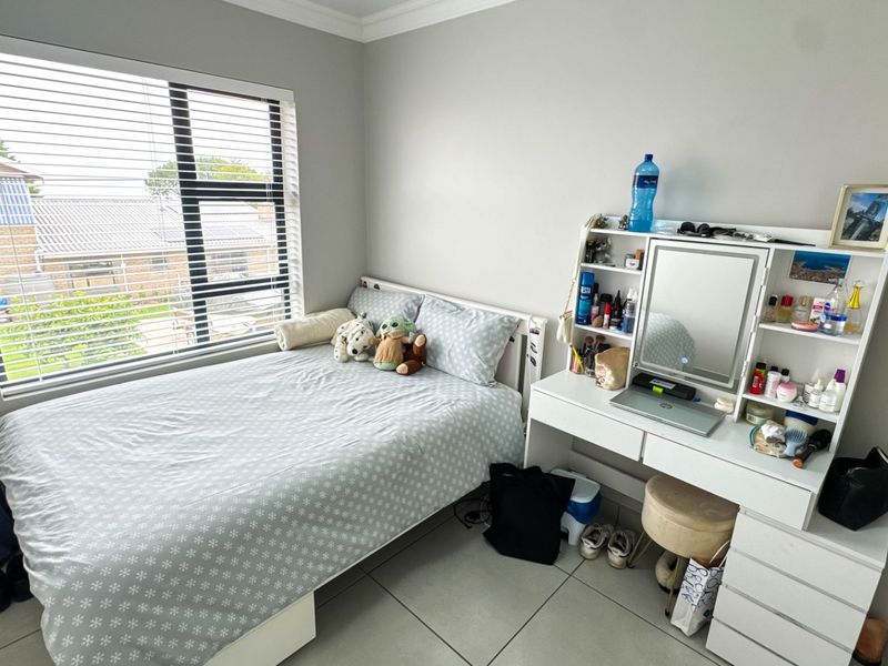 Beautiful Townhouse...  Modern Finishes... Very Popular Eco Estate !!! - Photo 9