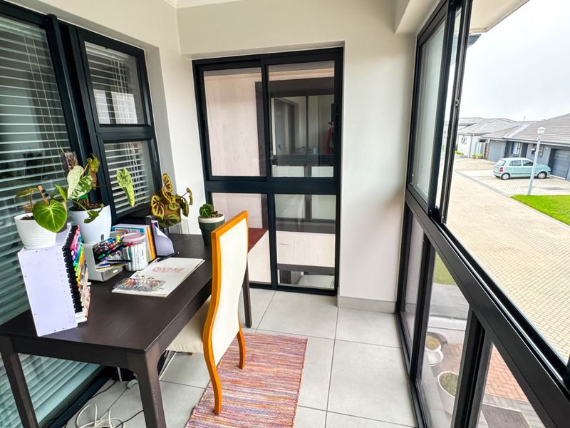 Beautiful Townhouse...  Modern Finishes... Very Popular Eco Estate !!! - Photo 8