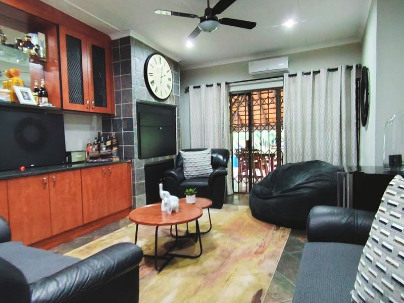 Prime 408m2 Extended Family Home with Business Potential in SW5. - Photo 3