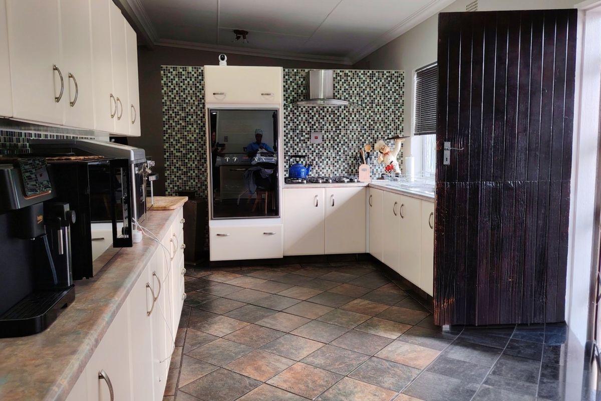 Prime 408m2 Extended Family Home with Business Potential in SW5. - Photo 5