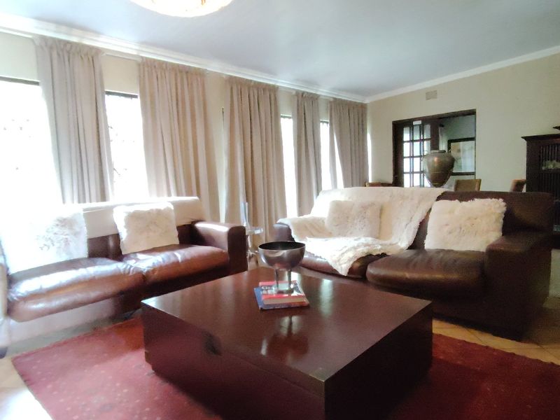 Prime 408m2 Extended Family Home with Business Potential in SW5. - Photo 6