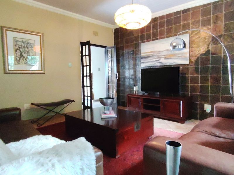 Prime 408m2 Extended Family Home with Business Potential in SW5. - Photo 10