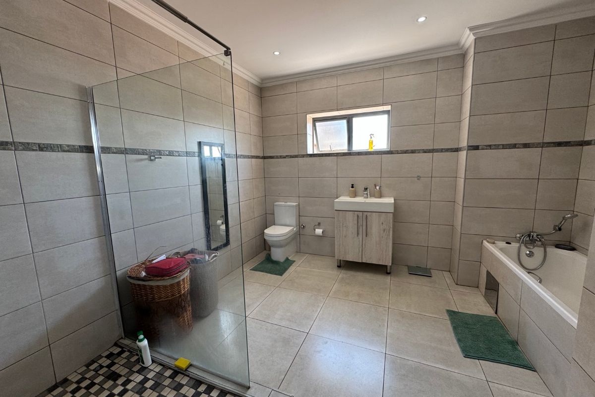 Stunning 3 bedroom townhouse for sale  - Photo 5