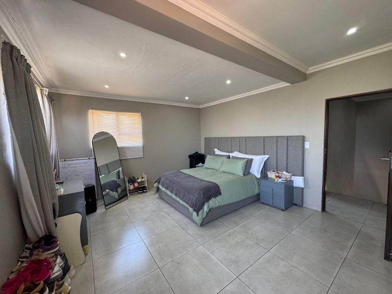 Stunning 3 bedroom townhouse for sale  - Photo 4