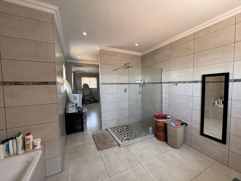 Stunning 3 bedroom townhouse for sale  - Photo 8