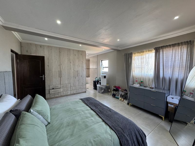 Stunning 3 bedroom townhouse for sale  - Photo 6