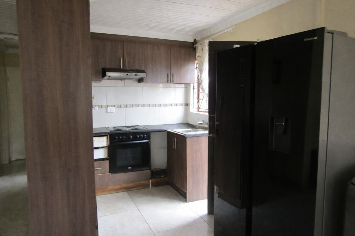 3 bedroom house for sale - Photo 2