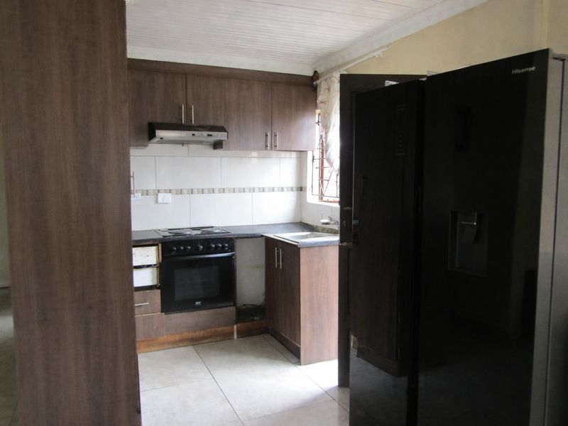 3 bedroom house for sale - Photo 2