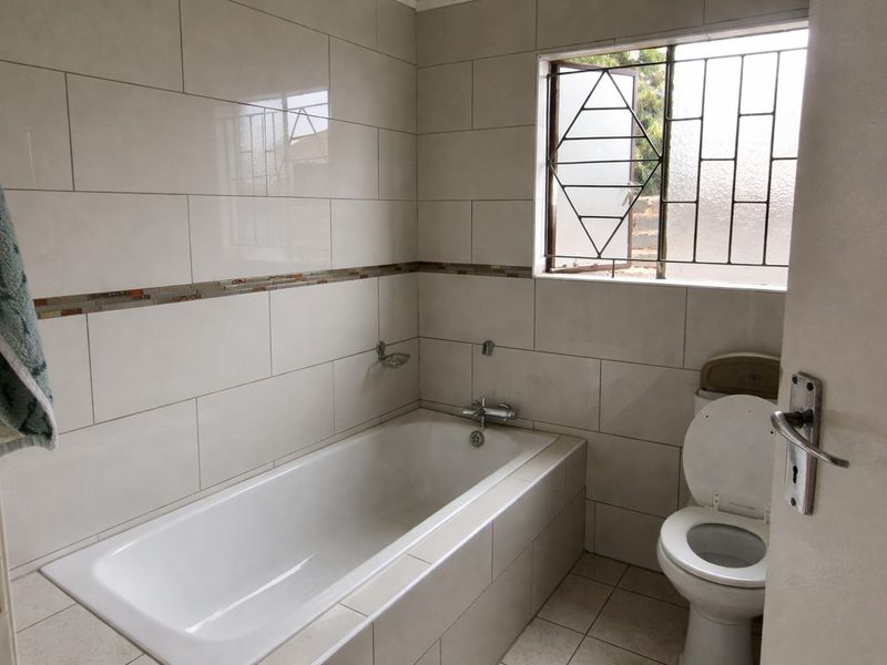 3 bedroom house for sale - Photo 6