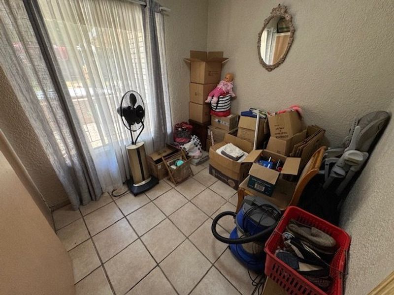 Spacious Family Home with Ample Parking - Photo 9