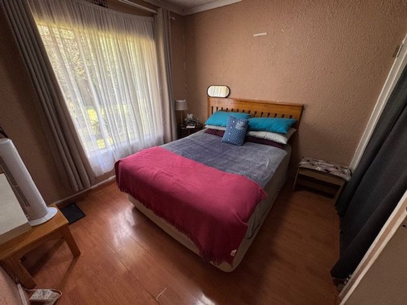 Spacious Family Home with Ample Parking - Photo 10