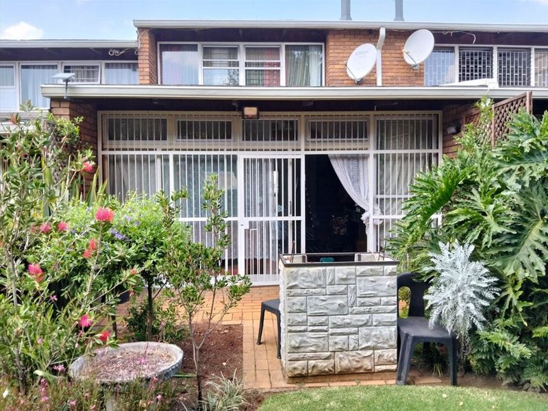 Cozy and Practical Two Bedroom Home - Photo 3