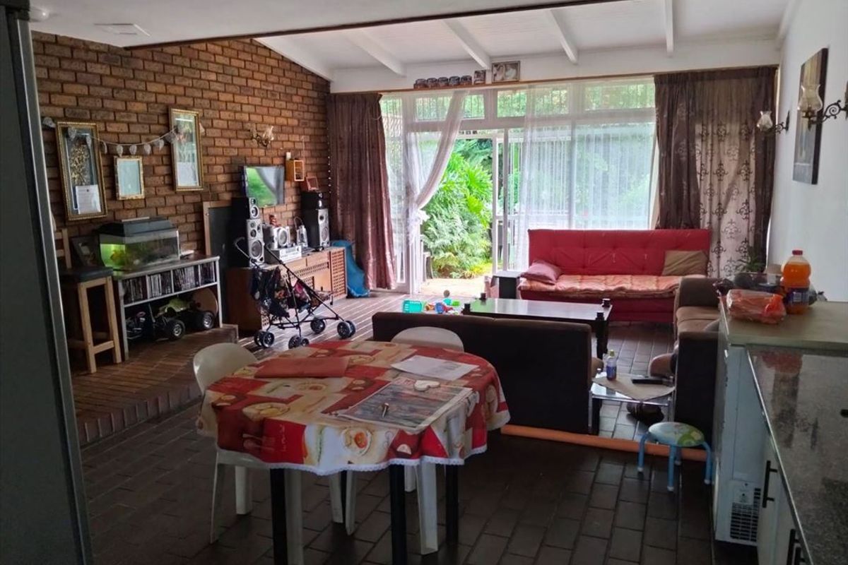 Cozy and Practical Two Bedroom Home - Photo 2