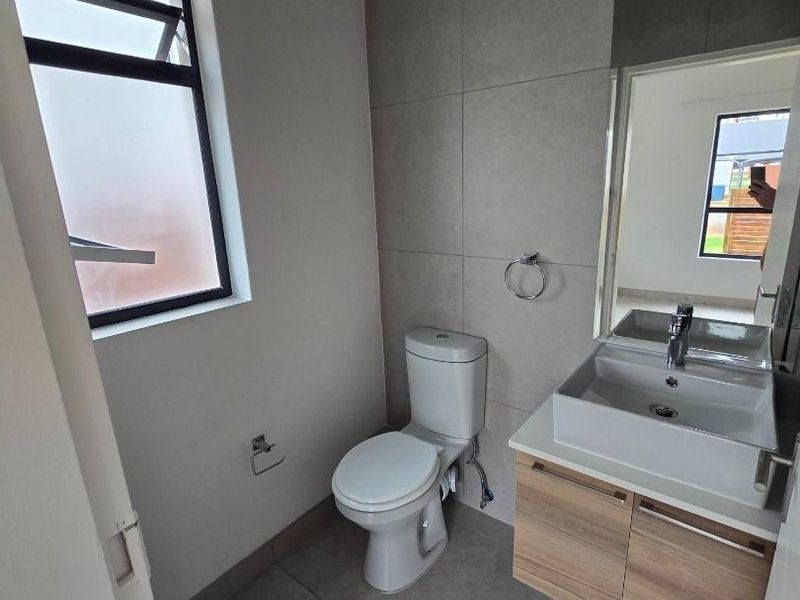 3 Bedroom / 2 Bathroom direct from developer  - Photo 3